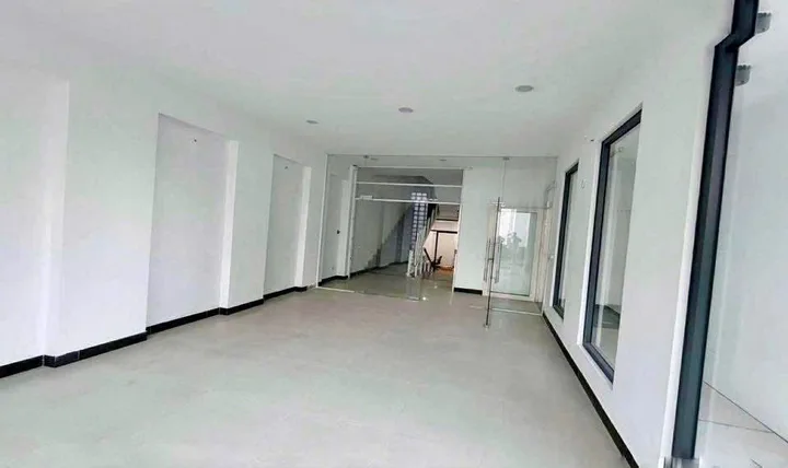 Cho thuê nhà 3,5 tầng mặt tiền Ngô Văn Sở Khu Sinh Viên , Phố Hồng Kông kinh doanh sầm uất