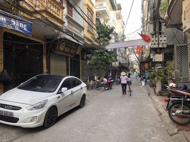 CHO THUÊ NGUYÊN CĂN TÂN MAI, Ô TÔ ĐỖ CỬA 32M x 4T, 11TR 0903258273