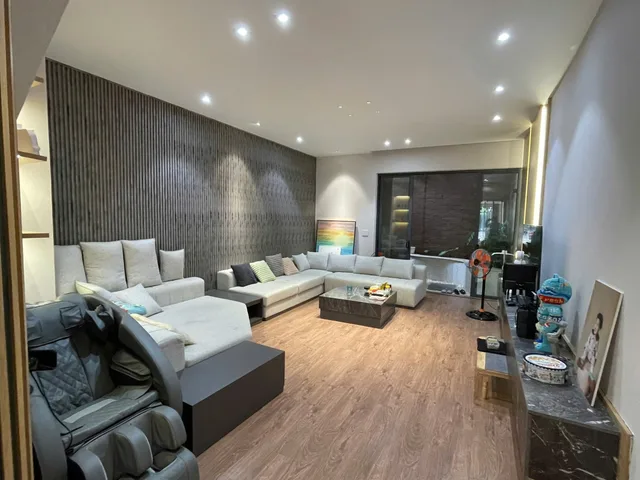 NHÀ 3 TẦNG ĐẸP CÓ THANG MÁY, NẰM NGAY TRUNG TÂM KHU HÀNH CHÍNH DĨ AN BÌNH DƯƠNG.KINH DANH TỐT DT 127M2 : 5 X 26! 4 PN ; 4WC...