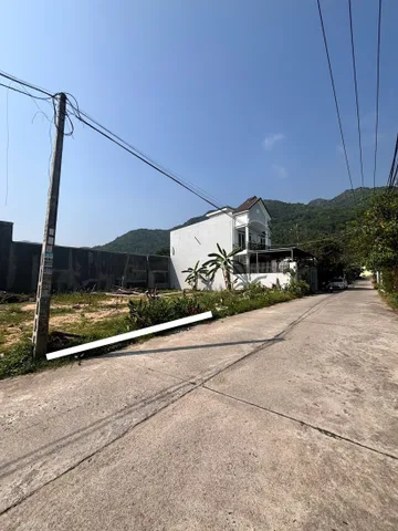 BÁN ĐẤT HẺM ĐẠI LỘ NGUYỄN TẤT THÀNH, PHƯỜNG NAM NHA TRANG
- Diện tích: 104,4m2, ngang 5m (full thổ cư)
- Hướng Tây Bắc
- Đường hiện trạng rộng 5m, cách đường Nguyễn Tất Thành tầm 30m.
- Bán kính hơn 2km có chợ Phước Đồng, điện máy Xanh, trường học...