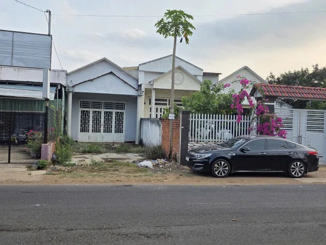 Bán nhà 214.8m² có sẵn 214m² thổ cư ngang 5m giá 2.9 tỷ tại Đường Điểu Xiển Phường Long Khánh