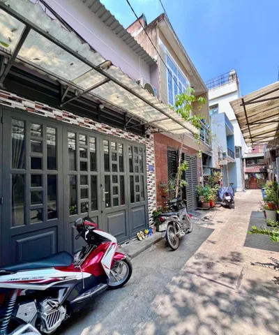 Nhà 2 phòng ngủ, 2 tầng, 4x8.5 .Giá 3.6 tỷ phù hợp với gia đình nhỏ. Gần trường, chợ, UBND