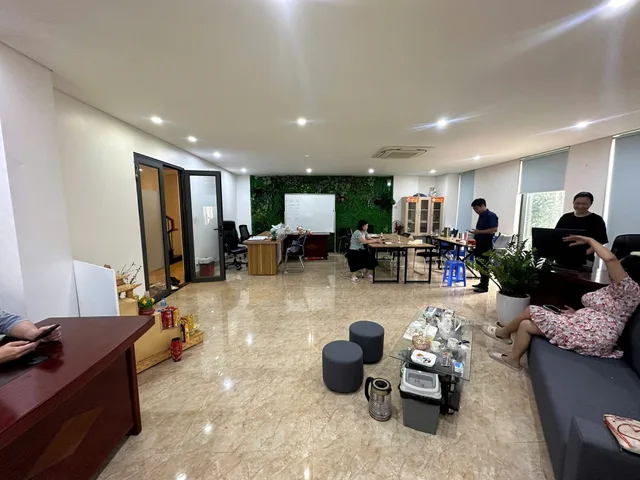 Cho thuê văn phòng Vạn Phúc, 120 m2/tầng, lô góc , vp thoáng đẹp