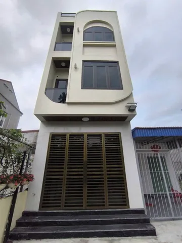 Bán nhà 3 tầng xây độc lập chắc chắn cọc bê tông cách ngã 3 Sở dầu tầm 500 m cách mặt đường 5 mấy chục m tại Đường Hùng Vương, Hồng Bàng, HP.