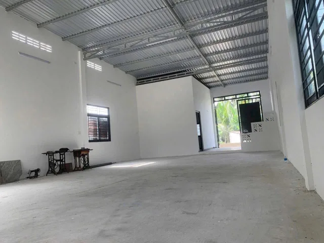 Cho thuê kho xưởng mới xây 200m2 mặt tiền đường xe container tại Bến Tre