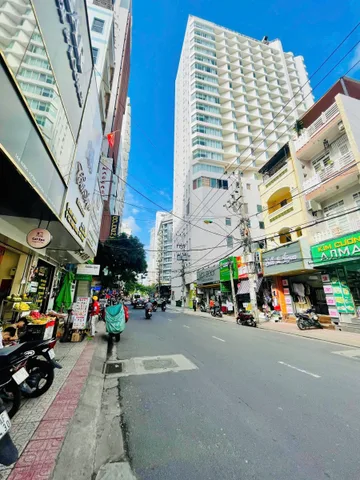Bán khách sạn 5 sao mặt tiền đường Hùng Vương Nha Trang Khu phố Tây full phòng quanh năm