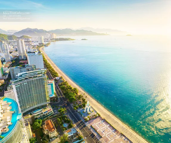Bán nhà mặt tiền đường Tô Hiến Thành - Nha Trang cách biển 100m lô Góc