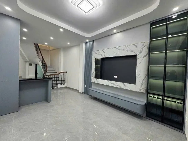 Bán Nhà Chợ Khâm Thiên. Đống Đa. DT 33m2. MT 4m. 5 Tầng. Giá 8.8 Tỷ.