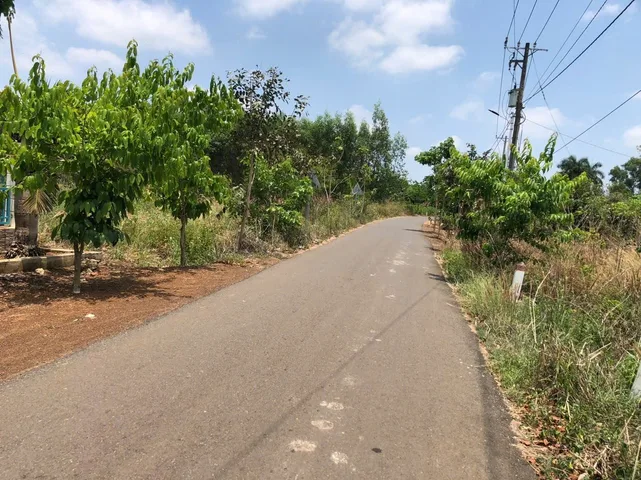 1856 M2 BÀU CẠN ĐƯỜNG NHỰA GẦN SÂN BAY