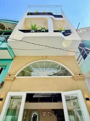 Chủ cần xoay vốn để kinh doanh nên bán nhà gần MT Nguyễn Xí, P.13, Bình Thạnh – 42m2 giá 2tỷ800tr. Sổ chủ giữ.