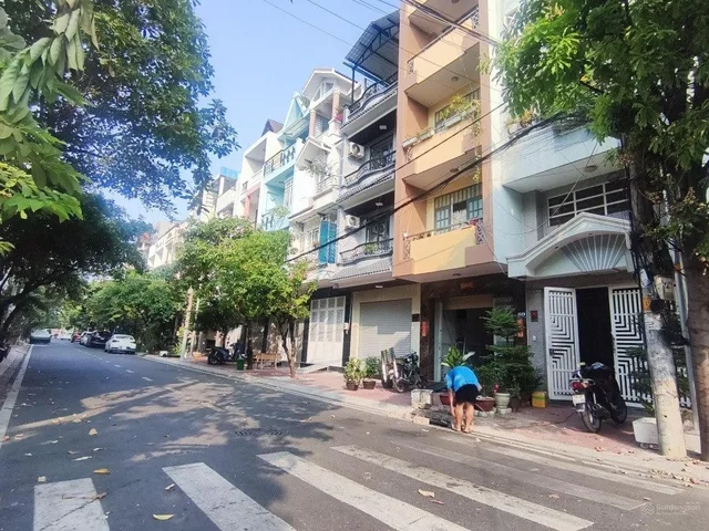 BÁN NHÀ MẶT HẺM ÂU DƯƠNG LÂN - 3 TẦNG - 98m2  ngang 4.6m  - CHỈ HƠN 9 TY