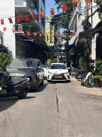Nhà ngay chợ Tân Hương, 3 tầng - 3pn hẻm xe hơi tới nhà chỉ 5 tỷ 3