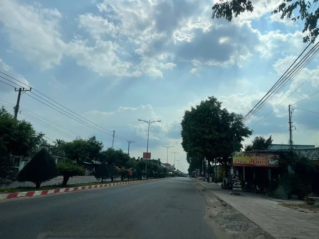 Mặt tiền đường CMT8 (DT766), giá ngộp