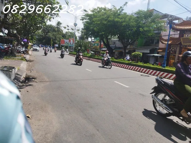 BÁN NHÀ MẶT PHỐ HÙNG VƯƠNG P SA ĐÉC. DT 243M2, 4PN, 2 TẦNG.