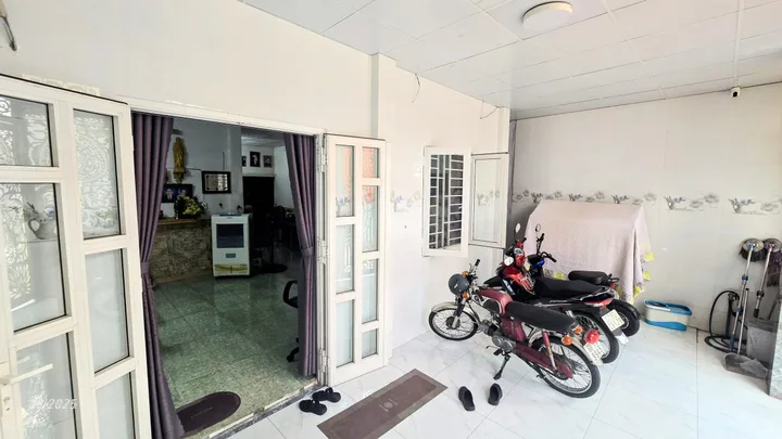 NHÀ - TAM HIỆP - RỘNG 150m² - 6m x 25m / Đường Thông Xe Hơi - Gần Giáo Xứ Bùi Thái