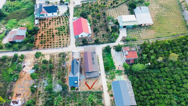 Đất trung tâm tt Nam Ban chỉ 1.1km ra nhựa ĐT 725. Giá 620 tr/136m2. Tc 90m2. Ngang 9m mặt tiền
