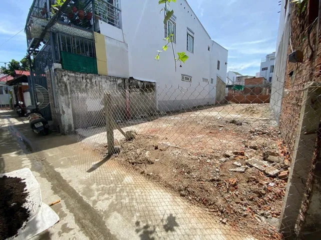 🔥Bán đất tặng GPXD nhà 3 tầng, hẻm Lương Định Của - Ngọc Hiệp  👉giá chỉ: 2 tỷ 490 triệu
📍Vị trí : đường hiện trạng 3m, cách đường Lương Định Của chỉ 60 m, chợ Ngọc Hiệp 200m, cạnh SIÊU THỊ GO
• Diện tích mỗi lô: 69,5 full đất ở đô thị
•Hướng: Đông Bắc