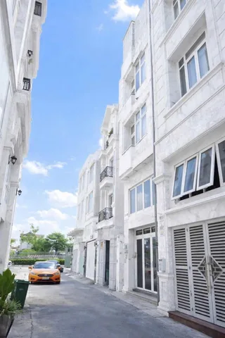 Nhà 6 Tầng thang máy hẻm xe hơi đường Phạm Văn Đồng, thu nhập 45 triệu