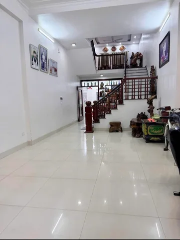 💁💁Cc gửi bán đất tặng nhà. Hướng đông nam mát mẻ. Khách chỉ việc sách valy đến ở
🧣🧣Nhà 3 tầng ngoài, trong 4 tầng. 2 phòng khách, 3ngủ, 2tắm , 1 phòng thờ, 1 phòng phơi đồ, 1phòng ăn . 
- Mặt tiền : 4,5m , dt 72m
- Vỉa hè : đồ oto 
- Đường : oto tránh