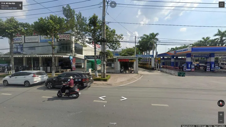 Bán nhà biệt thự sân vườn 979.6m² có sẵn 674.3m² thổ cư ngang 17m giá 11 tỷ gần quán cà phê Lê Vy 2, Phường 9 nay là Phường Long Châu, tỉnh Vĩnh Long