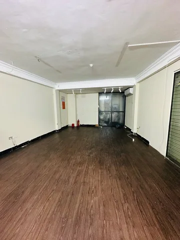 Bán Nhà Mặt Phố Nguyễn Văn Tuyết. Đống Đa. Lô Góc. Ô Tô. Vỉa Hè. DT 40m2. Giá 28.2 Tỷ.