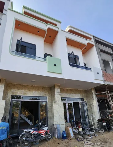 BÁN NHÀ ĐỒNG SỞ HỮU – THÁI HÒA, TÂN UYÊN( Giáp Dĩ An,Thuận An)

📍 Vị trí đẹp: Gần Trung tâm Y tế Thái Hòa, Chợ Chí Hùng, trường học… khu dân cư đông đúc, đầy đủ tiện ích, thuận