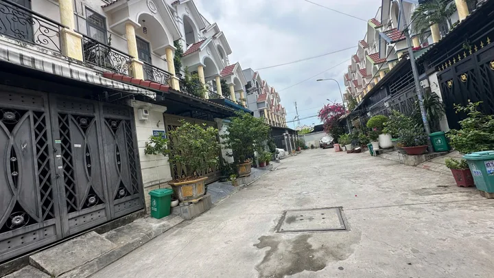 Chỉ 5.85 tỷ - nhà đẹp TL 19 Quận 12 - Hẻm xe hơi 7m tránh nhau - xách vali vào ở ngay