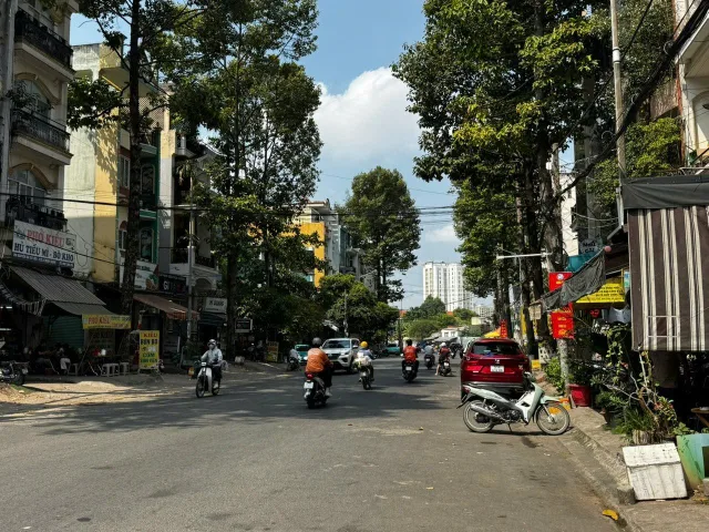 NHÀ 5 TẦNG - MẶT TIỀN NGUYỄN GIA TRÍ - KINH DOANH ĐA NGÀNH - DÒNG TIỀN 50TR/THÁNG