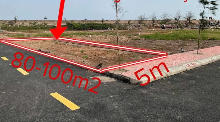 Em có quỹ ĐẤT NỀN MẶT BIỂN rất đẹp NINH CƠ và HẢI XUÂN nhé Anh chị 
Tài chính nhỏ ( TRÊN 1 TÝ) - diện tích lớn - đất thổ cư.
Sẵn sổ đỏ - pháp lý rõ ràng. 
Tiềm năng tăng giá không giới hạn.
Anh chị quan tâm Liên hệ 0981691509 em tư vấn sâu hơn nhé.