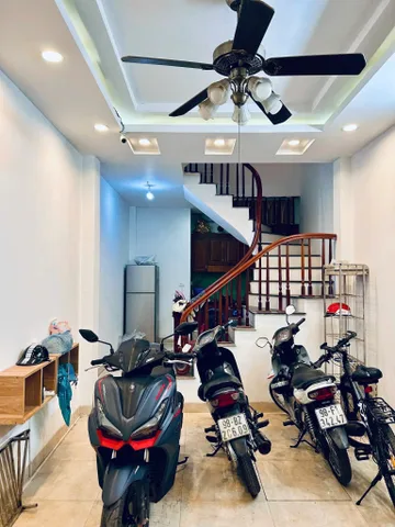 Cho Thuê Nhà Ngõ 191 Giáp Bát - Hoàng Mai 36M² 5 Tầng 3 Ngủ - Nội Thất CB - Ngõ Xe Ba Gác - Giá Thuê 11tr