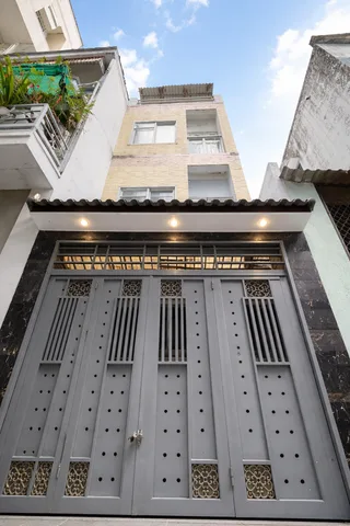 NGUYỄN TRÃI KẾ ĐH SÀI GÒN NHÀ ĐẸP 4 TÂNG BTCT VỚI 4PN HẺM THÔNG