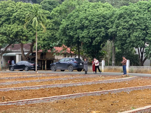 🔥 Chỉ hơn 300 TRIỆU sở hữu ngay đất gần trung tâm kinh tế Ba Đồi – Lạc Thủy
🏡 THÔNG TIN CHI TIẾT
•	Diện tích: 50 – 75m²/lô 
•	Sổ hồng riêng từng lô – pháp lý sạch 
•	Ranh giới rõ ràng 
🚧 HẠ TẦNG HOÀN THIỆN 100%
✔ Đường nhựa Asphalt rộng, ô tô tránh