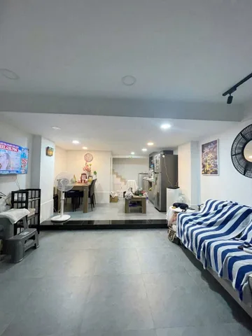 CHO THUÊ NHÀ MỚI ĐẦY ĐỦ NỘI THẤT XE HƠI ĐẬU TRƯỚC NHÀ