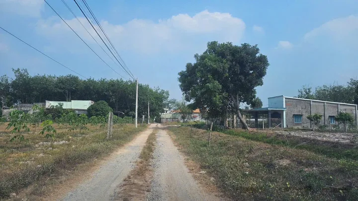 Bán đất 100.6m² có sẵn 100m² thổ cư ngang 15m giá 660 triệu tại Xã Truông Mít
