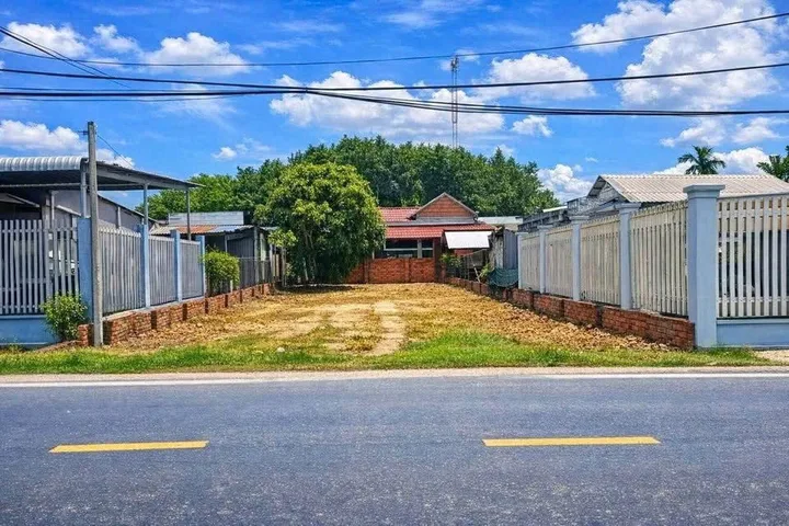 BÁN LÔ ĐẤT NGAY MẶT TIỀN ĐƯỜNG NHỰA. GẦN CHỢ AN LINH, UỶ BAN AN LINH . SỔ HỒNG RIÊNG . GIÁ 950 TRIỆU