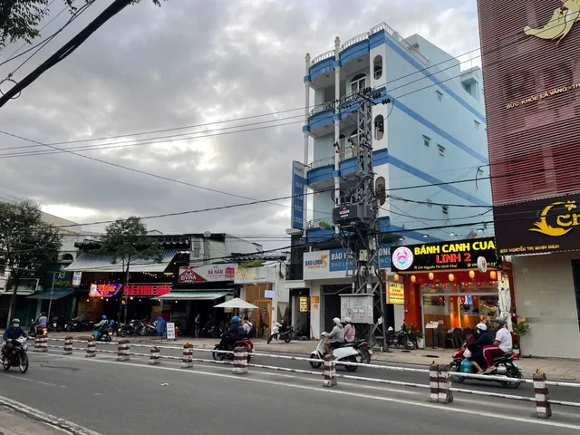 BÁN NHÀ 2 MẶT TIỀN KINH DOANH NGUYỄN THỊ MINH KHAI
•Vị Trí: đường  Nguyễn Thị Minh Khai 
•Diện Tích:  59,3m - ngang 3,2m - Hậu 4,1m