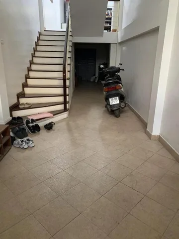 Cho thuê nhà nguyên căn ngõ 210  Đội Cấn, Ba Đình,
- Diện tích: 45 m² x 5 tầng-16tr/1tháng
