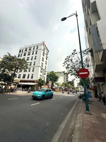 NHÀ MẶT PHỐ  BẠCH ĐẰNG- KHU SÂN BAY - VIEW SAU CÔNG VIÊN GIA ĐỊNH - PHỐ KD SẦM UẤT. NHÀ ĐANG CÓ DÒNG TIỀN 45TR/ tháng.