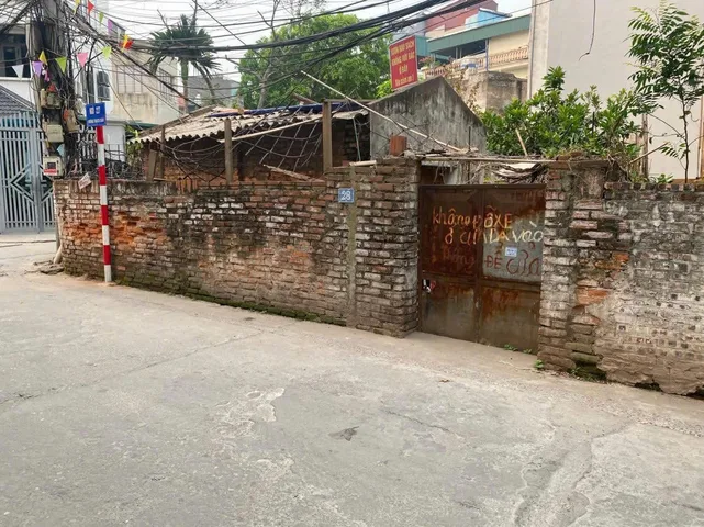 Bán đất đường Thạch Bàn, Long Biên. 199 m2, 2 mặt ngõ, mặt tiền 11m và 18m, ô tô vào nhà. Giá 41 tỷ đồng. LH 0912101336