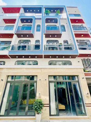 NHÀ PHỐ HIỆN ĐẠI - CÓ GARA Ô TÔ TRONG NHÀ
Diện tích: 4m x 15m
SHR