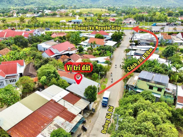 Bán 2 lô liền kề mặt đường Bà Đề xã Diên An ( Diên Khánh mới )
- Vị trí đẹp cách Võ Nguyên Giáp chỉ 100m khu kinh doanh buôn bán.
Diện tích full thổ cư 101.5-102,8m2 ngang mỗi lô hơn 5m.
- Mặt tiền đường Bà Đề rộng 10m thông ra 23/10, cách đường Võ Ngu