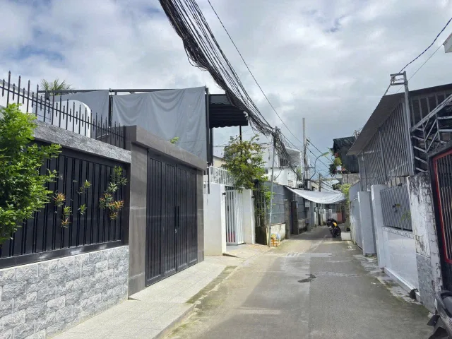 Bán lô đất hẻm 85 Hương Lộ Ngọc Hiệp - Tây Nha Trang  giá chỉ 2 tỷ 230  
- Dt :  56,7 m2
- Pháp lý : Sổ Hồng 2026
Hẻm xe ba gác, khu dân cư thân thiện

Lh : 
 
Tặng Giấy Phép Xây Dựng 3 tầng

https://maps.app.goo.gl/WTDhYxNZrYGs1B1XA?g_st=ic