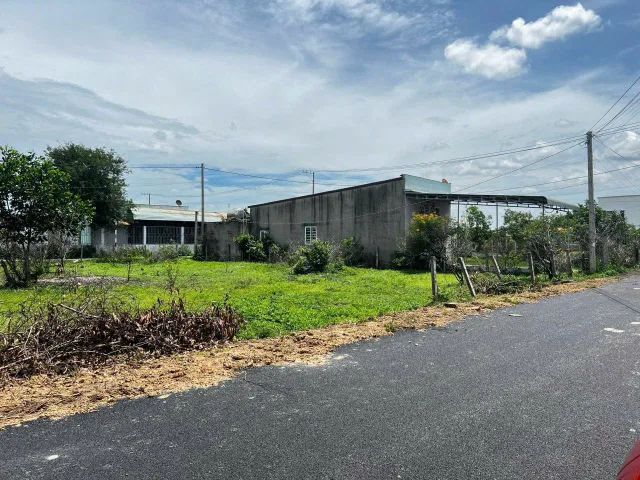 Bán đất 641,3m² có sẵn 250m² thổ cư ngang 22,8m giá 6.3 tỷ tại Xã Bình Châu