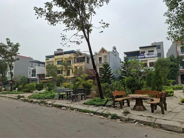 Bán đất xuân ổ B nhìn vườn hoa. Làn 2 quốc lộ 1A. Diện tích 79m mặt tiền 4.4m hướng đông nam. Phường võ cường tỉnh bắc ninh