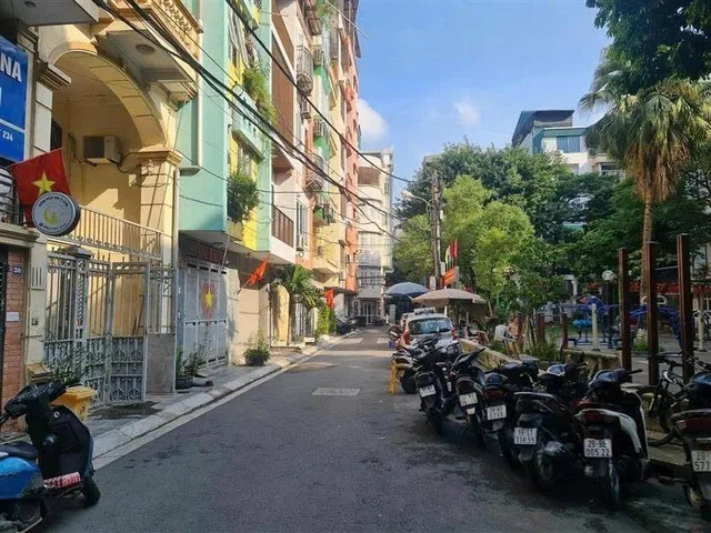 Khu phân lô Hoàng Ngân. 20m ra MP. Ô tô tránh dừng đỗ ngày đêm. KD sầm uất. View công viên. Thoáng vĩnh viễn