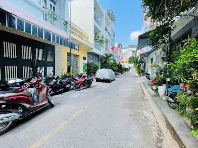Bán nhà 44m² full thổ cư ngang 4m giá 5.95 tỷ tại Phường Nam Nha Trang