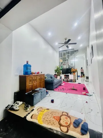 Bán nhà Hoàng Cầu- Đê La Thành 39m, 3 mặt thoáng giá 8,8 Tỷ
