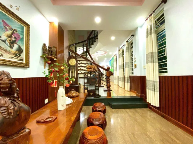 BÁN NHÀ HẺM NGUYỄN THIỆN THUẬT- NGAY TRUNG TÂM TP. NHA TRANG

👉cách đường Nguyễn Thiện Thuật 50m
👉cách bờ biển 400m, đi bộ ra biển chỉ mất 5 phút
- Dt: 73,5m2  ngang 3,6m, 100% đất ở đô thị
-hướng chính Đông