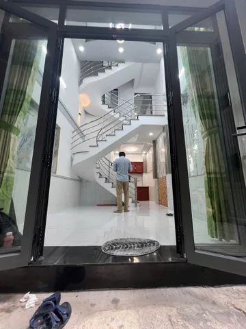 Nợ ngân hàng cần bán gấp nhà 4x8m lửng lầu đường Thới An 09 gần bến xe Bus Thới An, có 3PN 2WC, ban công. Giá 1,938 tỷ (còn bớt)
