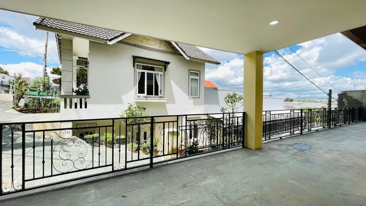 Cho thuê khách sạn mặt tiền Hùng Vương, Phường 9, Đà Lạt giá 60 triệu